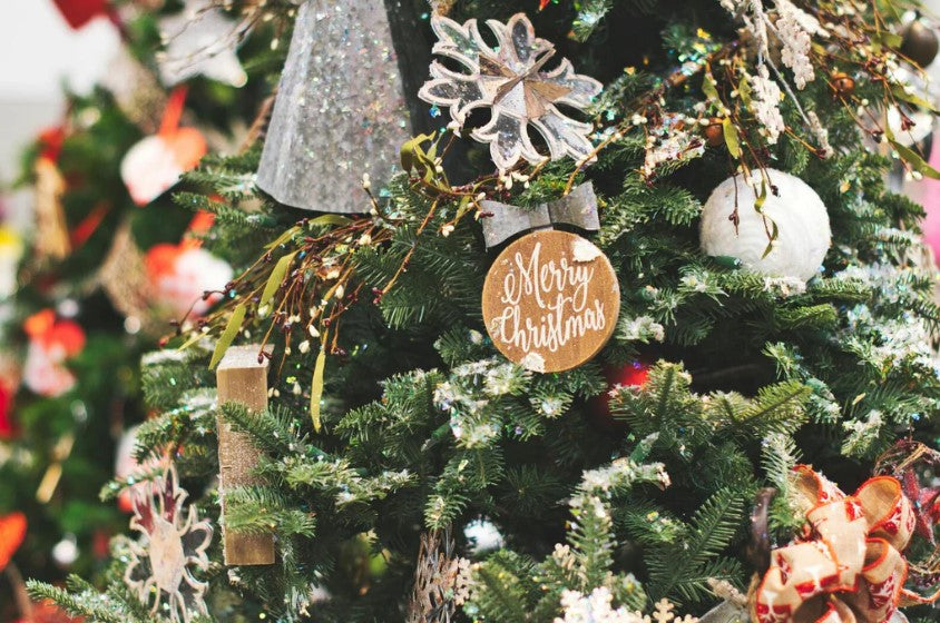 Why You Should Shop For Christmas Decorations Online