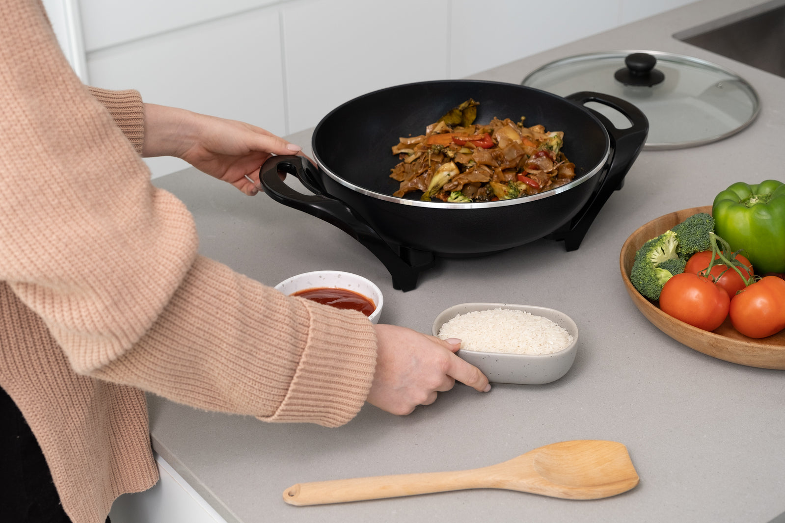 Large Electric Non-Stick Wok - 4.5L