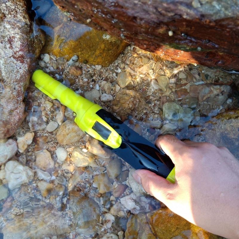 Waterproof Handheld Metal Detector with LCD Display