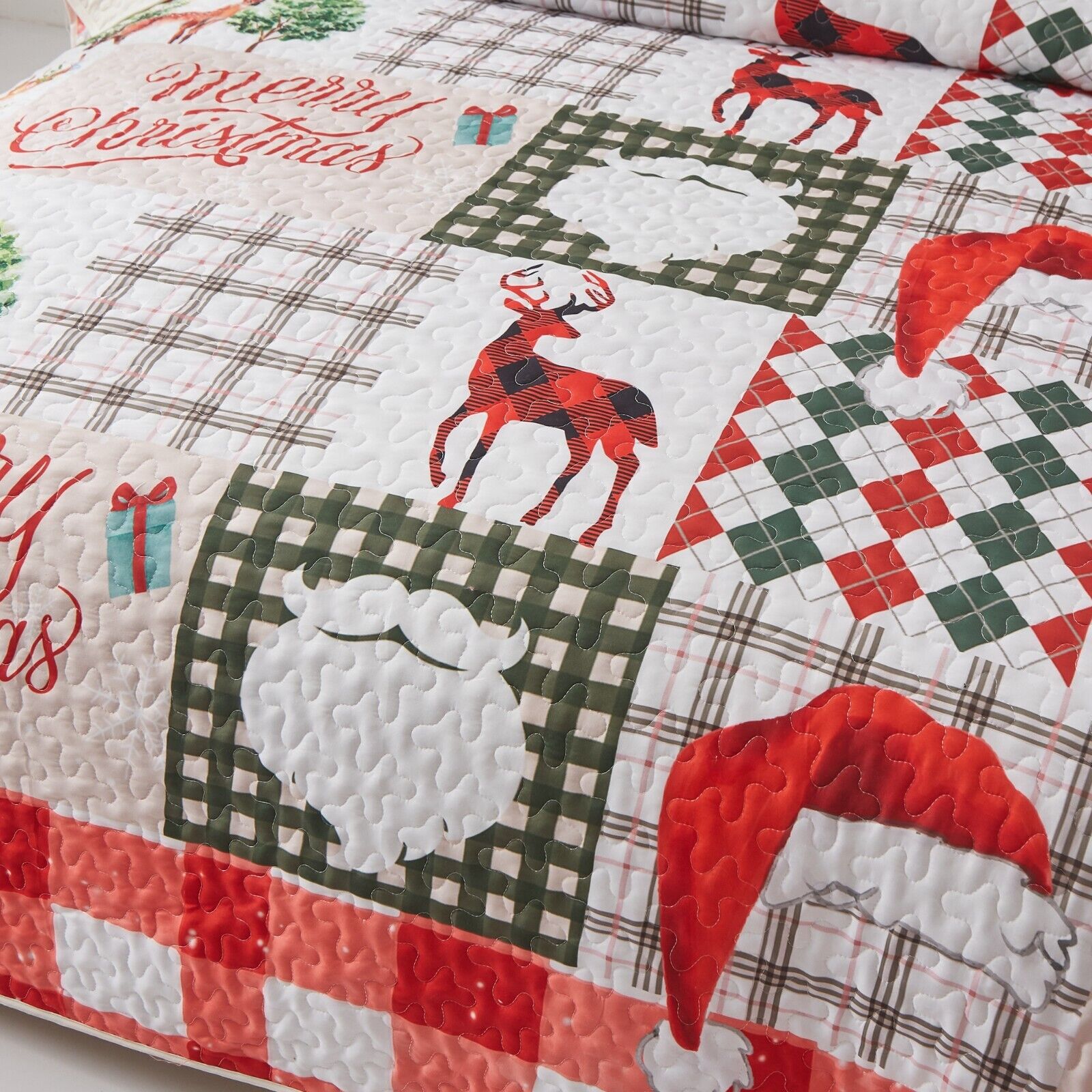 Santa & Reindeer Christmas Queen Bedspread Set