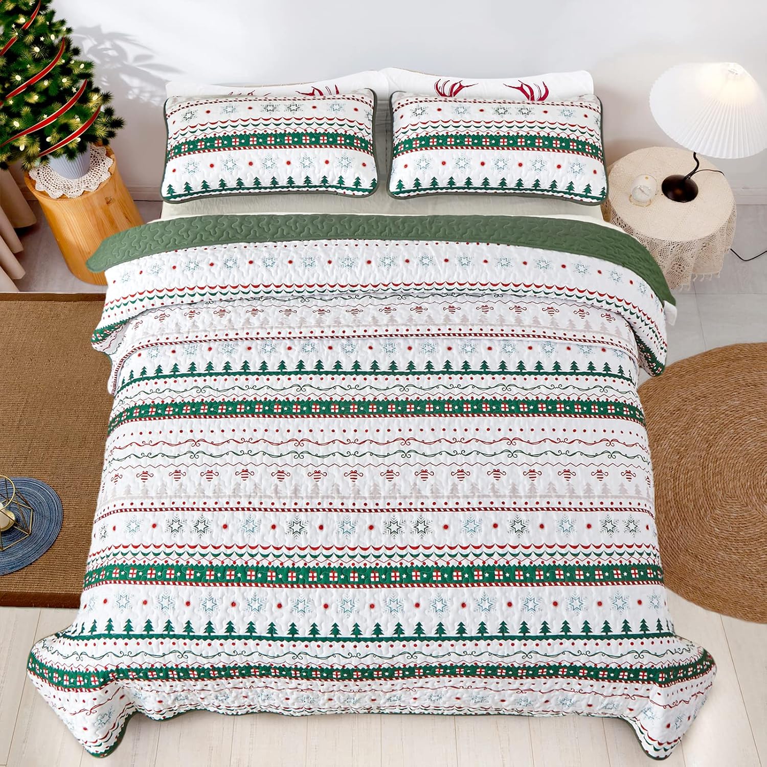 Cozy Christmas Eve Queen Bedspread Set