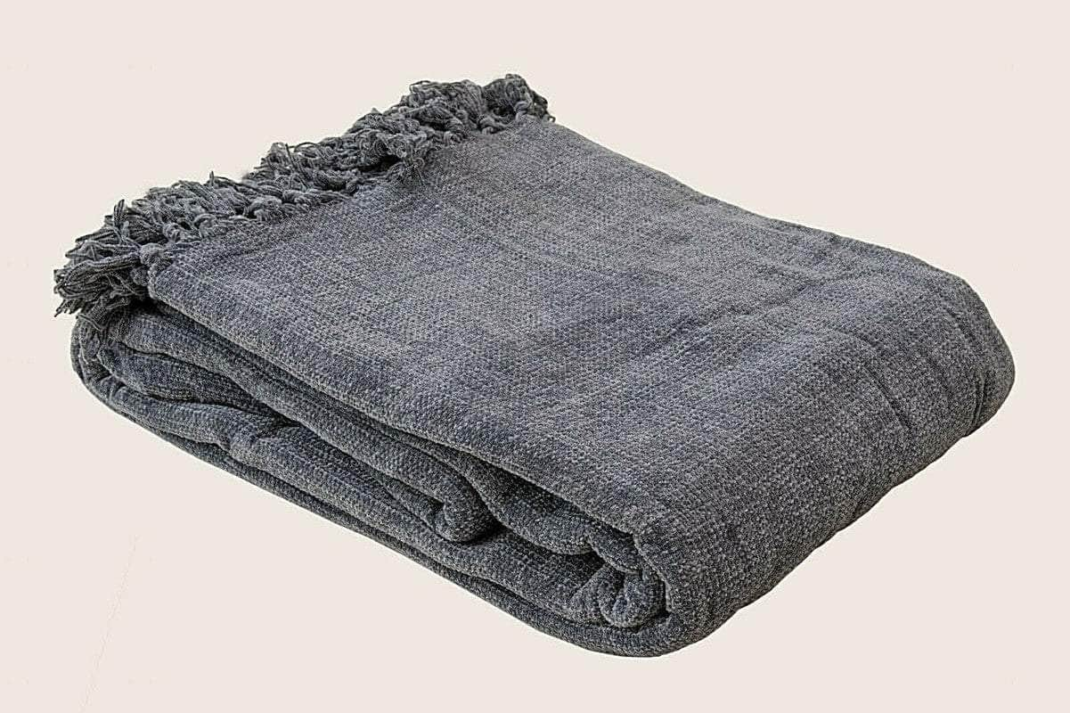 Stylish 150 x 200 cm Knitted Throw Rug