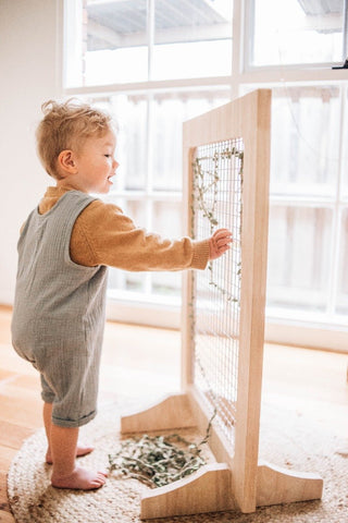 Toys Weaving Station